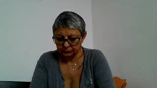 roseblak42 online show from January 8, 2026, 11:45 am