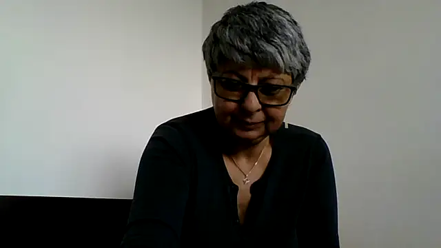 roseblak42 online show from April 3, 2026, 10:02 am