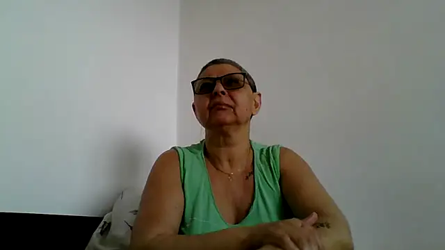 roseblak42 online show from April 9, 2026, 8:31 am