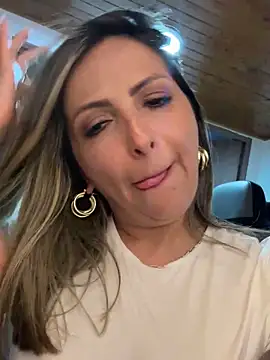 Snapshot of _Abril-Office1 chatting on January 2, 2025, 10:22 pm Abril-Office1 online show from January 2, 2025, 10:22 pm