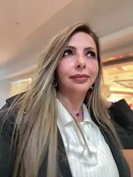 Snapshot of _Abril-Office1 chatting on January 7, 2026, 6:10 pm Abril-Office1 online show from January 7, 2026, 6:10 pm