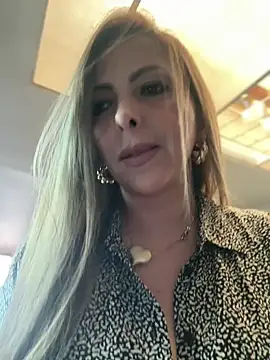 Snapshot of _Abril-Office1 chatting on January 14, 2026, 4:45 pm Abril-Office1 online show from January 14, 2026, 4:45 pm