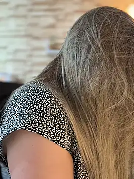  Abril-Office1 online show from February 18, 2026, 3:19 pm