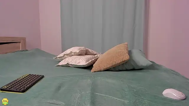 me   ow online show from December 6, 2024, 3:22 pm