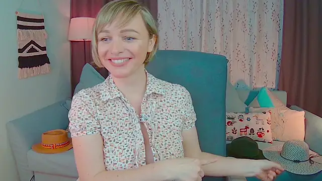 Snapshot of NandiSmile chatting on February 18, 2025, 4:05 pm NandiSmile online show from February 18, 2025, 4:05 pm