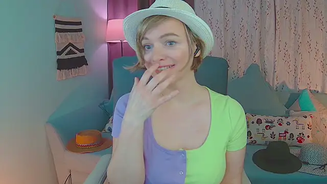 Snapshot of NandiSmile chatting on February 27, 2025, 6:09 pm NandiSmile online show from February 27, 2025, 6:09 pm