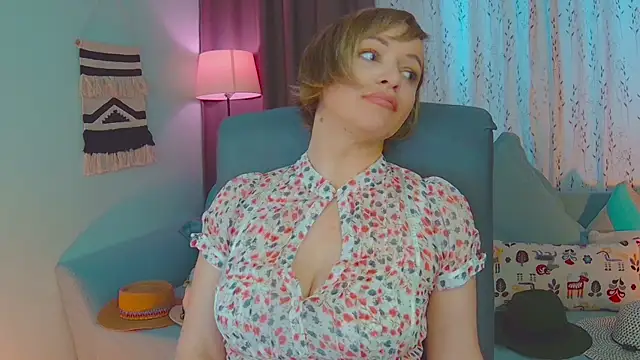 Snapshot of NandiSmile chatting on February 28, 2025, 9:04 am NandiSmile online show from February 28, 2025, 9:04 am