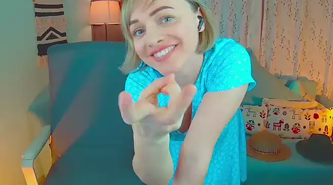 Snapshot of NandiSmile chatting on March 17, 2025, 4:43 pm NandiSmile online show from March 17, 2025, 4:43 pm