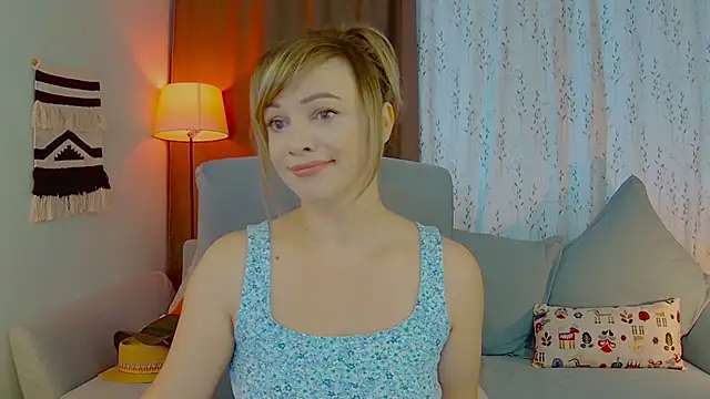 Snapshot of NandiSmile chatting on September 25, 2025, 6:28 am NandiSmile online show from September 25, 2025, 6:28 am