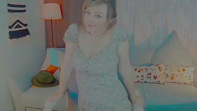 Snapshot of NandiSmile chatting on October 15, 2025, 6:02 am NandiSmile online show from October 15, 2025, 6:02 am