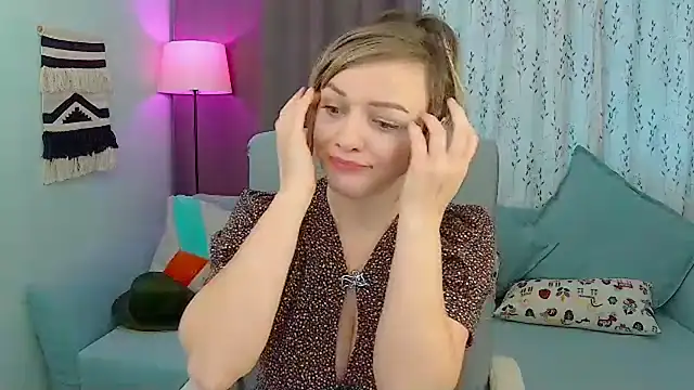 Snapshot of NandiSmile chatting on October 18, 2025, 12:06 pm NandiSmile online show from October 18, 2025, 12:06 pm