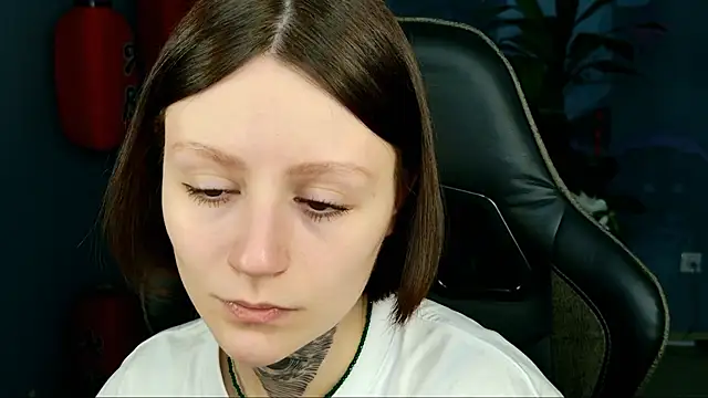 VeliraBraitberg online show from March 16, 2025, 8:10 am