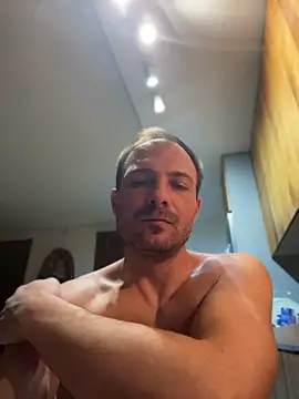 Snapshot of Adventurehotman chatting on April 24, 2026, 9:50 pm Adventurehotman online show from April 24, 2026, 9:50 pm