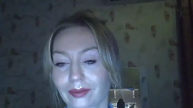 ZarinaSwift online show from November 28, 2025, 4:37 am