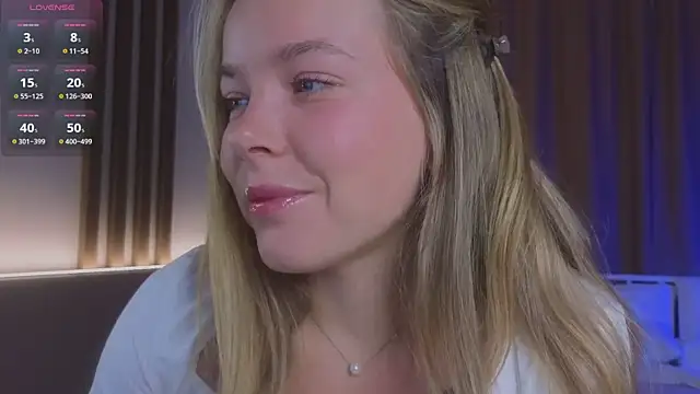 Snapshot of milly_shy chatting on December 4, 2025, 6:44 am milly shy online show from December 4, 2025, 6:44 am