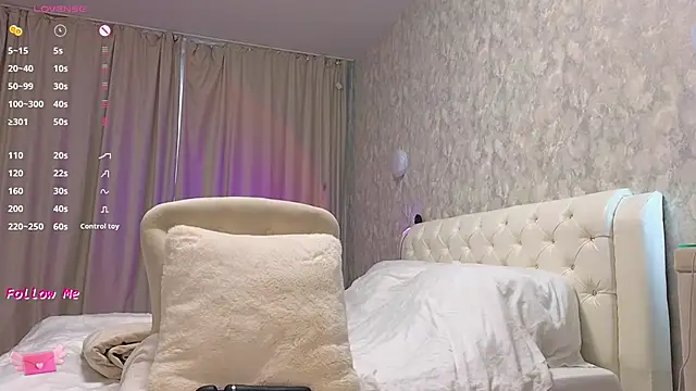 LaraSkinny online show from November 1, 2025, 4:03 am