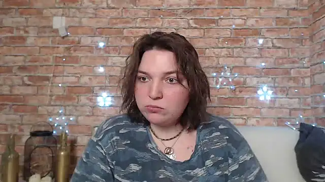 Amelia Kiss  online show from February 10, 2025, 3:57 am