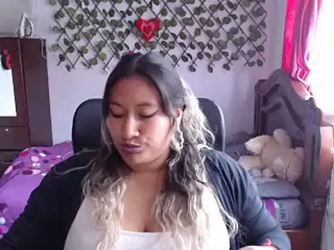 Snapshot of EmilyLove1014 chatting on December 9, 2024, 8:33 pm EmilyLove1014 online show from December 9, 2024, 8:33 pm