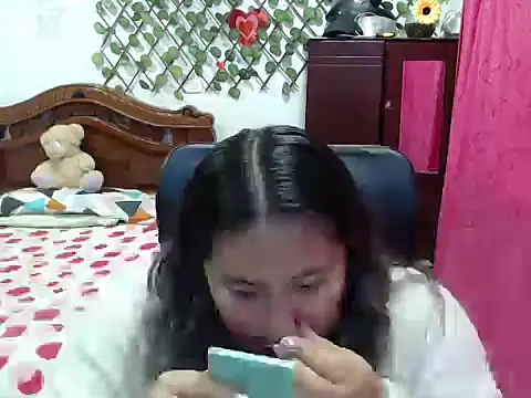 Snapshot of EmilyLove1014 chatting on December 22, 2024, 10:25 pm EmilyLove1014 online show from December 22, 2024, 10:25 pm