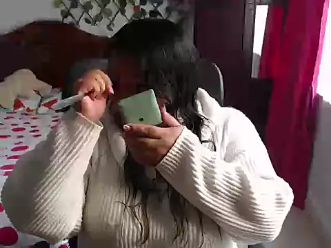 Snapshot of EmilyLove1014 chatting on December 28, 2024, 4:52 pm EmilyLove1014 online show from December 28, 2024, 4:52 pm