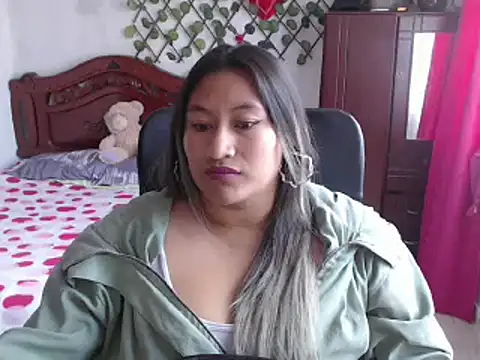 Snapshot of EmilyLove1014 chatting on January 1, 2025, 7:53 pm EmilyLove1014 online show from January 1, 2025, 7:53 pm