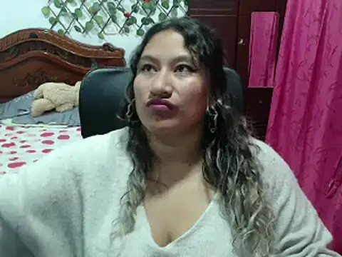 Snapshot of EmilyLove1014 chatting on January 4, 2025, 3:18 am EmilyLove1014 online show from January 4, 2025, 3:18 am