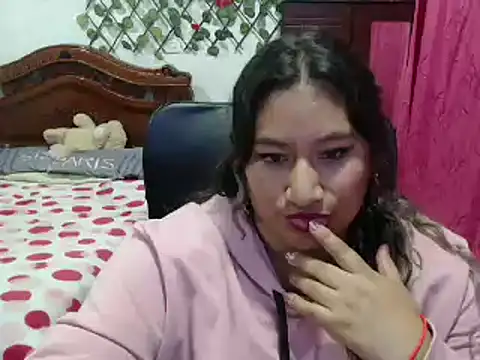 Snapshot of EmilyLove1014 chatting on January 6, 2025, 3:20 am EmilyLove1014 online show from January 6, 2025, 3:20 am