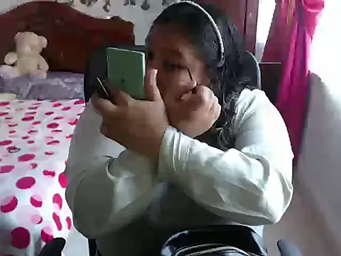 Snapshot of EmilyLove1014 chatting on January 10, 2025, 8:48 pm EmilyLove1014 online show from January 10, 2025, 8:48 pm