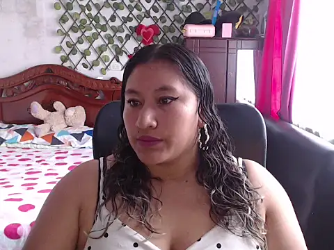 Snapshot of EmilyLove1014 chatting on February 15, 2025, 5:39 pm EmilyLove1014 online show from February 15, 2025, 5:39 pm