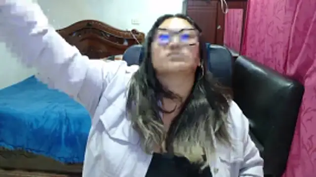 Snapshot of EmilyLove1014 chatting on November 2, 2025, 4:26 am EmilyLove1014 online show from November 2, 2025, 4:26 am