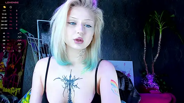 Snapshot of little_grinch666 chatting on January 23, 2025, 6:03 pm little grinch666 online show from January 23, 2025, 6:03 pm