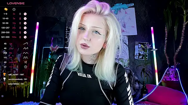 Snapshot of little_grinch666 chatting on March 4, 2025, 10:27 pm little grinch666 online show from March 4, 2025, 10:27 pm