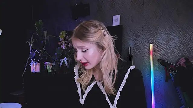 Snapshot of little_grinch666 chatting on December 22, 2025, 6:49 pm little grinch666 online show from December 22, 2025, 6:49 pm