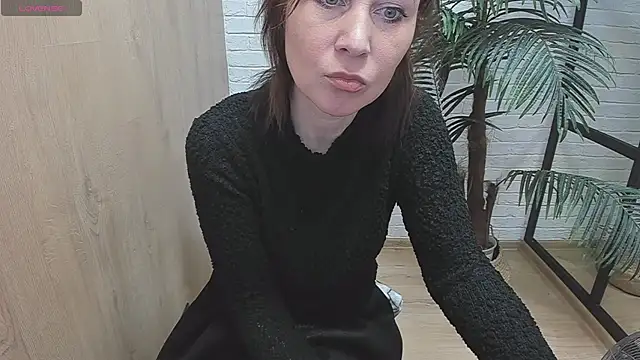 ZoeEast online show from December 14, 2024, 1:27 pm