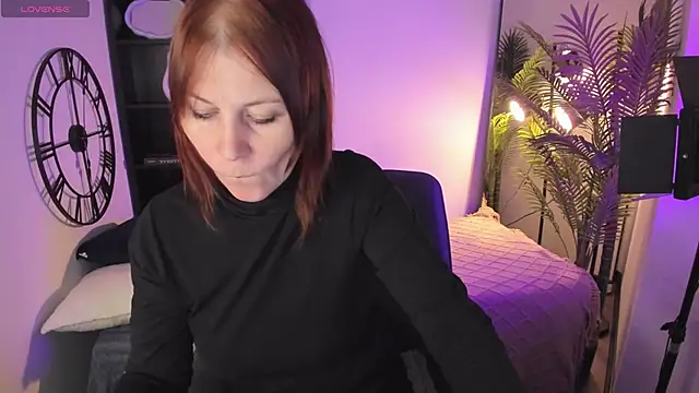 ZoeEast online show from October 22, 2025, 1:55 pm