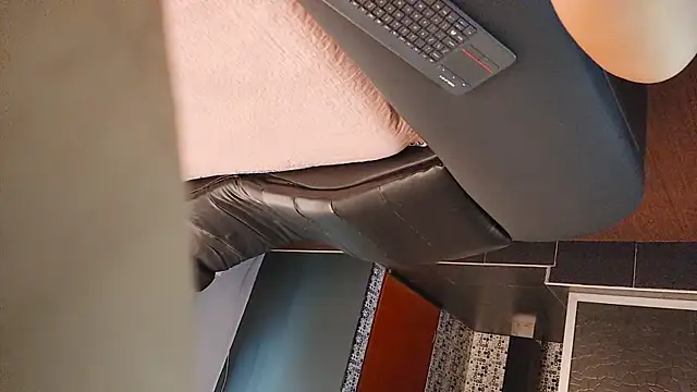 Snapshot of Alaia_sam chatting on November 7, 2025, 3:34 pm Alaia sam online show from November 7, 2025, 3:34 pm