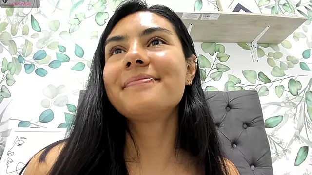 atilanadiaz7 online show from December 5, 2025, 4:14 pm