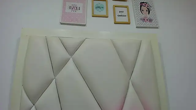 atilanadiaz7 online show from March 5, 2026, 5:20 pm