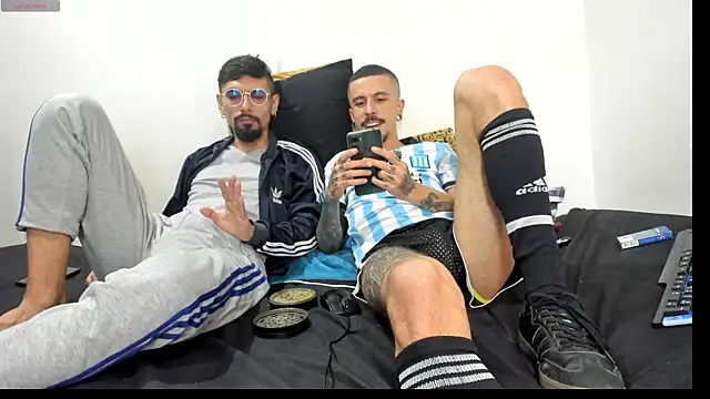 Snapshot of Aaron_BigDickxxx chatting on April 28, 2026, 7:08 pm Aaron BigDickxxx online show from April 28, 2026, 7:08 pm