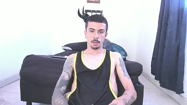 Snapshot of Aaron_BigDickxxx chatting on May 24, 2026, 3:50 pm Aaron BigDickxxx online show from May 24, 2026, 3:50 pm