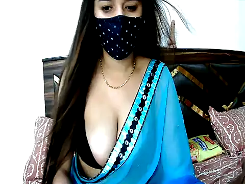 Snapshot of Gloie4u chatting on April 23, 2026, 12:29 pm Gloie4u online show from April 23, 2026, 12:29 pm