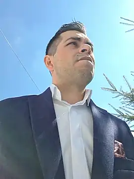 hornny1995 online show from April 18, 2026, 9:13 am