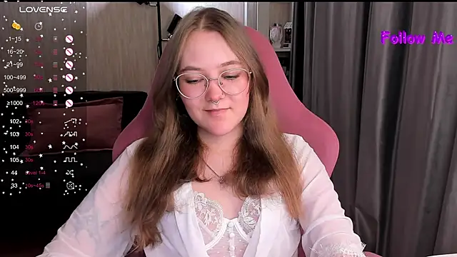 Snapshot of bunny_bubble chatting on May 6, 2026, 11:32 pm bunny bubble online show from May 6, 2026, 11:32 pm