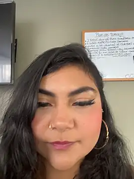 Snapshot of Juli_Walker chatting on May 8, 2026, 3:28 pm Juli Walker online show from May 8, 2026, 3:28 pm