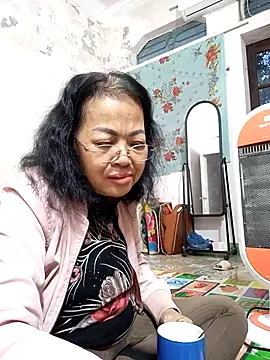 Snapshot of Hotestlove chatting on November 18, 2025, 11:15 pm Hotestlove online show from November 18, 2025, 11:15 pm