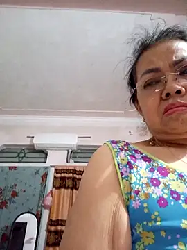 Snapshot of Hotestlove chatting on May 9, 2026, 10:04 pm Hotestlove online show from May 9, 2026, 10:04 pm