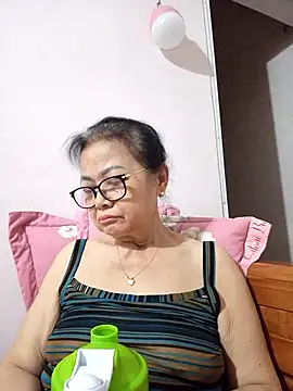Snapshot of Hotestlove chatting on May 11, 2026, 9:34 pm Hotestlove online show from May 11, 2026, 9:34 pm
