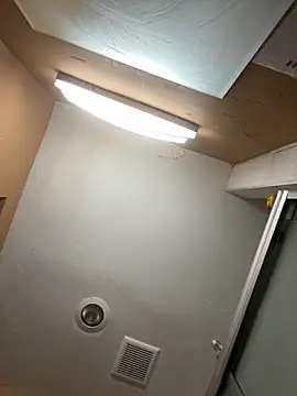 Snapshot of Crackkers chatting on October 23, 2025, 4:45 am Crackkers online show from October 23, 2025, 4:45 am