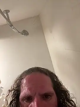 Snapshot of Crackkers chatting on November 21, 2025, 6:01 am Crackkers online show from November 21, 2025, 6:01 am