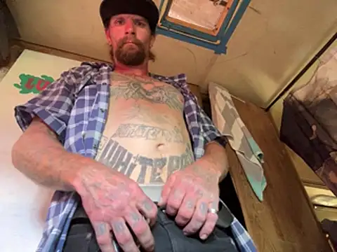 Crackkers online show from April 25, 2026, 8:39 pm